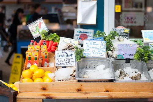 productos locales en el mercado Legumbres disponibles montreal