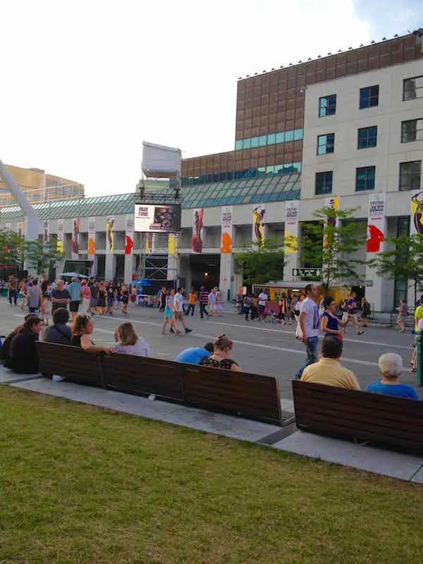 Plazas en quartier des spectacles