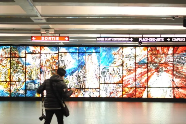 Vitral estación Place des arts Arte en el metro de montreal