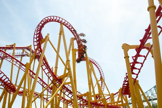 Montaña rusa en la Ronde La ronde durante viaje con niños a montreal