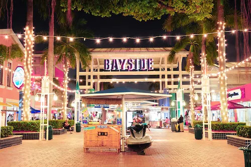 Entrada al bayside