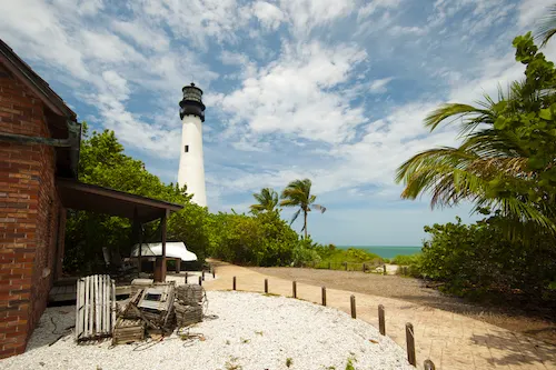 Faro en las playas de miami