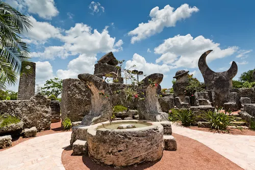 Vista dentro del coral Castle